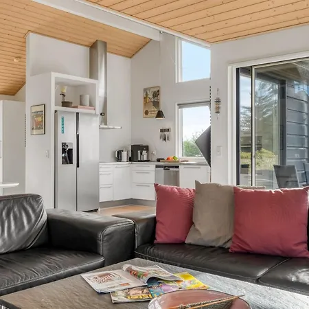 Yaim - 800m From The Sea By Interhome *